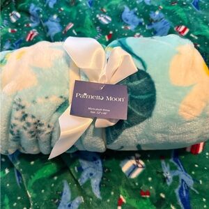 NWT Palmetto Moon  Micro Plush Throw